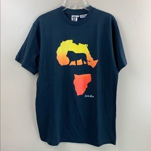 Africa Map T-Shirt with Lion Print Black Size M